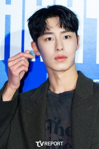 [T포토] 이재욱 '애교, 너무 잘해'