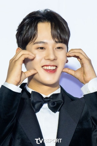 [T포토] 이정하 '봉석이표 깜찍 볼하트'