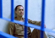 배우 사천화, 딸 찍으려는 극성팬 노려봐...가족 필사적 보호 [룩@차이나]