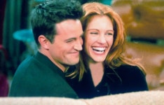 줄리아 로버츠, 전연인 故 매튜 페리 애도..."가슴 아프다" [할리웃통신]