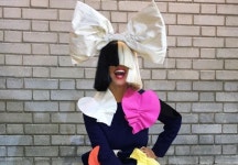 가수 시아, 지방 흡입 인정 감당 안 될 만큼 살쪘다 [할리웃통신]