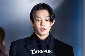 [T포토] 질문에 대답하는 유아인