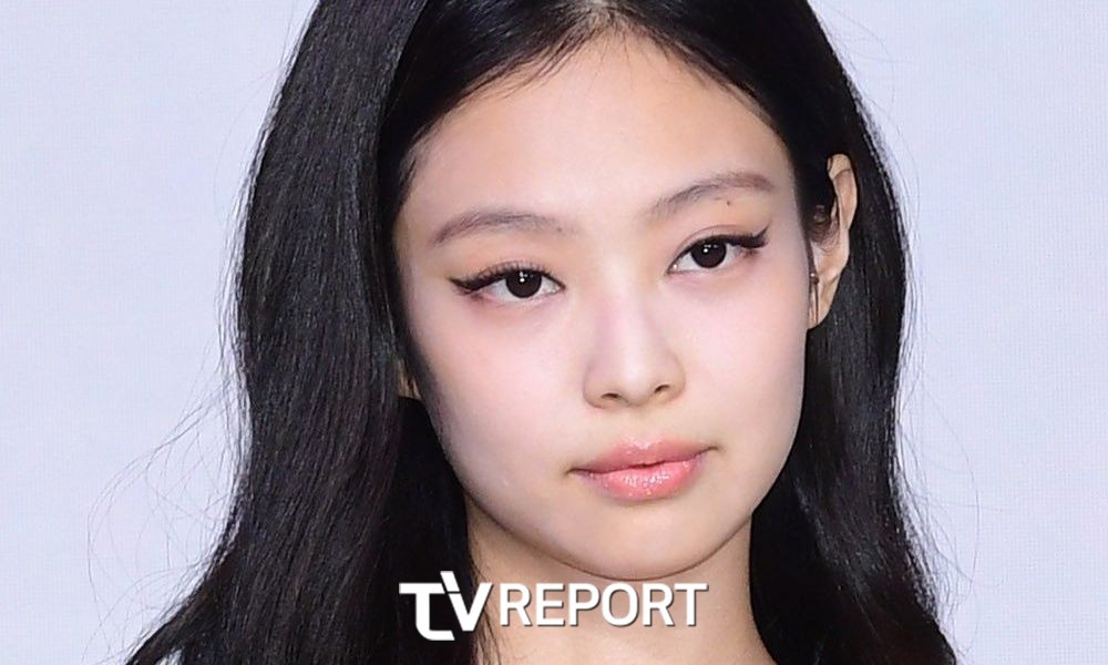 블랙핑크 제니, 실내 전자담배 피우는 모습 논란…팬들 관리와 교육 필요