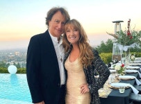 72세 배우 제인 시모어 "나이들면 성욕 멈춘다고 누가 그래" [할리웃통신]