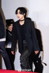 [T포토] 성화 조각이 걸어온다