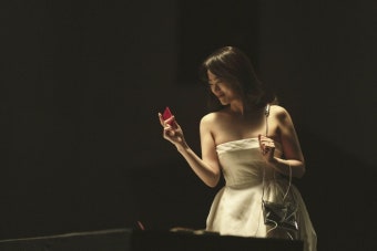 '더 에이트 쇼' 류준열, 돈 앞에서 무너지다