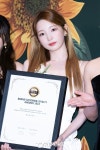 [T포토] 연희 상 받았어요