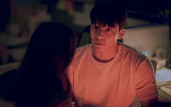 '졸업' 정려원X위하준, 난로 키스 1초전...어른 멜로 급물살