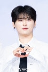 [T포토] 크래비티 우빈 동글동글 알감자