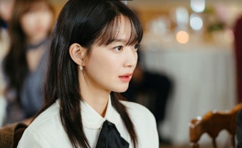 신민아, 전남친 결혼식에서 부케 받고 동공지진 '무슨 일?' ('손해보기싫어서')