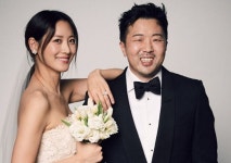 배우 수현, 5년 만에 이혼...결혼 사진은 그대로