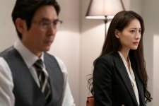 이혼 수현, 첫 공개석상서 남편 질문 받을까...보통의가족 시사회 참석