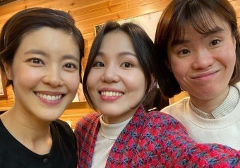 故 박지선 4주기... 절친 이윤지·알리, 납골당 방문 