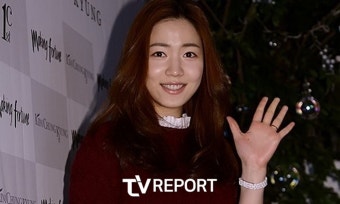 큐리, '티아라 왕따' 논란 속 의미심장 사진 공개...'반달' 의미는?