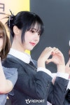 [T포토] QWER 히나 하트가 반짝