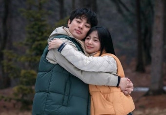 블핑 지수, ‘곰신’ 됐다… 박정민 호흡 ‘뉴토피아’ 2월 공개
