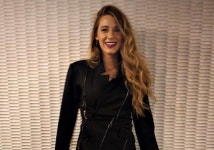 유명 女배우, 영화 감독 성희롱 폭로... "원치 않는 키스" 고소 [할리웃통신]