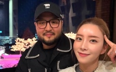 god 김태우, 미모의 아내와 13번째 결혼기념일 자축..과감한 뽀뽀까지