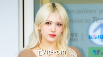 한동안 안 보였던 전소미, 뒤에서 '발칙한 행동' 포착…1년 만에 컴백 예고