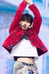 [T포토] 킥플립 주왕 아기배 살짝 공개