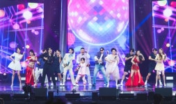 강호동, 안성훈X김용빈과 트롯 열창...트롯판 MC 데뷔전 ('천만트롯쇼')