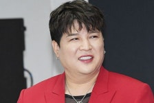 이혼 발언 신동, 의문의 여성과 팔짱 데이트…무슨 사이길래 [RE:스타]