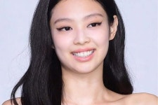 인간 샤넬 제니, 데뷔 10년 차에도 여전한 고급미…샤넬 ‘숨바꼭질 캠페인’ 공개