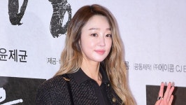 '불륜설→사이비 교주설' 최여진, 사업가 남편과 함께 레드 카펫 [RE:스타]