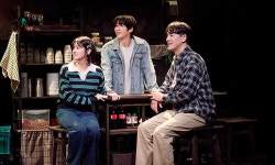 나의 아저씨, 8년 만에 후계동 정희네로…스핀오프 연극 개막 (정희)