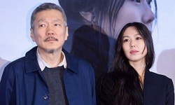 '불륜→혼외자 출산' 김민희 이름 내걸고…홍상수, 국내 극장 찾는다