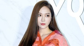 제시카, 소녀시대 노래 부르다 눈물…20주년 앞두고 추측 난무