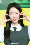 [T포토] 지예은 '바타 향한 볼하트'