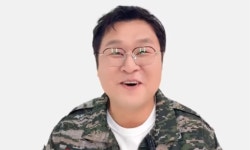 윤경호, '김부장' 시청률 21% 돌파→'묵언수행' 사인회 개최…라디오도 말없이 출연 [RE:스타]