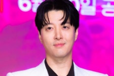 '이숙캠' 합류→제주카페 폐업→틱톡 근황…이동건, 라방으로 