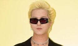 '102일 무단결근' 송민호, 검은 정장→증인 출석...