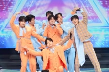 첫방부터 시청률 4.5% 찍었다…동시간대 1위→수요 예능 판도 바꾼 韓 예능 ('전설의 사내')