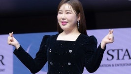 시청률 29.6% 뒤 잇는다…'16년' 만에 농촌 예능 복귀→'국민 가수' 합류로 반응 뜨거운 韓 예능 ('제철리 마을회관')