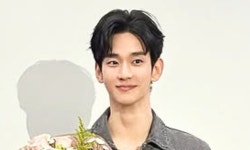 '활동 재개' 김수현, 복귀하자마자 '박제' 당했다…소속사도 힘 보태 [RE:스타]