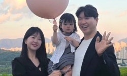 결국 사고 친 박수홍, '하차 번복→비행기 70분 지연' 공식 사과…