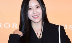 '10살 연상 금융맨' 효민, '미스코리아' 됐다…파격 의상으로 등장→