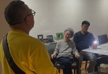 윤여정, 자택서 지인들과 깜짝 팔순 잔치.. 오스카 트로피도 함께 [RE:스타]