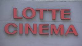 롯데시네마, 영화 상영 도중 천장에서 물 떨어져 