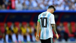 마라도나 메시, 경기 전 화장실 들락날락…신격화하면 안 돼