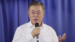 문 대통령 국정지지도 48.4%…9주 연속 하락·집권 후 최저
