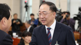 문대통령, 홍남기 인사청문보고서 9일까지 송부 요청
