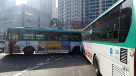 김포 감정동 삼거리에서 버스 간 충돌…9명 경상