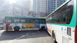 김포 감정동 삼거리에서 버스 간 충돌…9명 경상