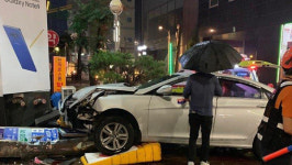 교대역 인근 도로서 택시가 보행자 덮쳐 2명 사상 
