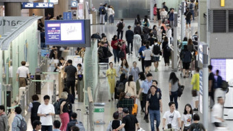 쇼핑하다 비행기 놓친 중국인…항공사 직원 뺨 때려 입건