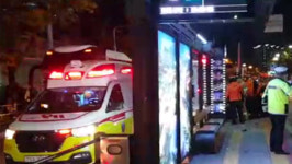 부산 해운대 버스 정류장에 승용차 돌진…1명 부상